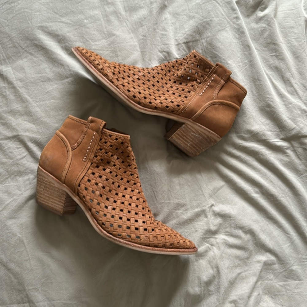 Dolce Vita Booties